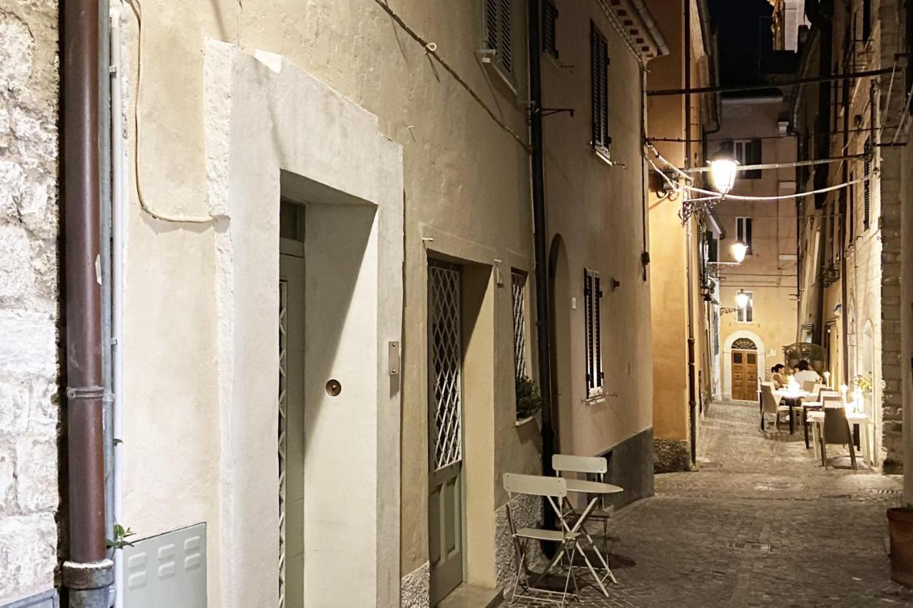 The Painted House, Nei Vicoli Di Sirolo Posto Spiaggia In Omaggio Exterior photo